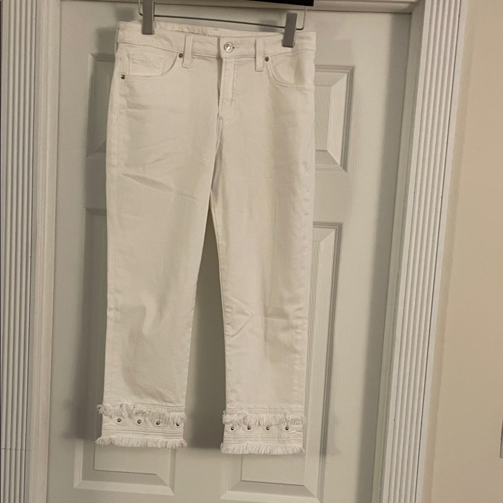 Chico’s 0.5=6  White brushed, cotton, slimming girlfriend, slim leg crop pant.